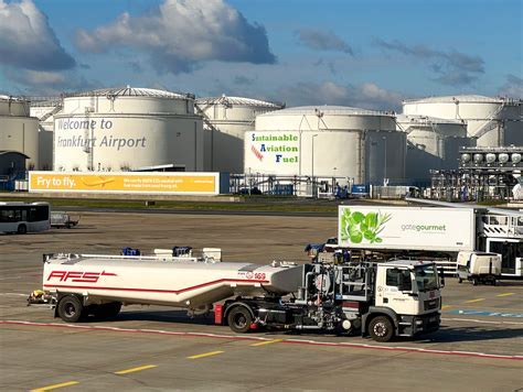 ground crew refueling A330neo with sustainable aviation fuel at Frankfurt airport