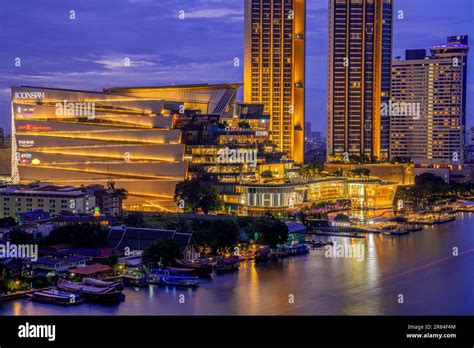 Gulf travelers exploring Bangkok’s luxury shopping districts