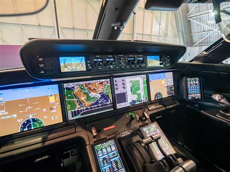 Gulfstream G700 touchscreen controls