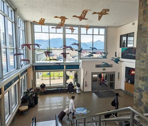 Gustavus Airport Alaska terminal and aircraft serving Glacier Bay National Park