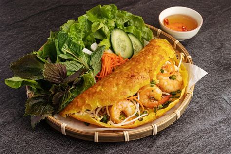 hai phong street food tour with banh mi cay and bun cua vendors