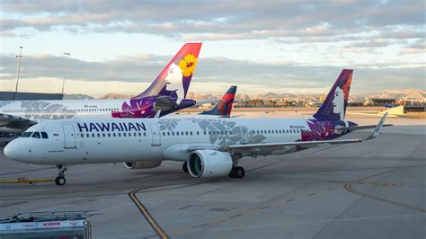 Hawaiian Airlines Airbus A321neo on approach over Waikiki