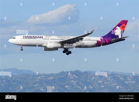 Hawaiian Airlines Airbus A330 emergency diversion to Midway Atoll Henderson Field