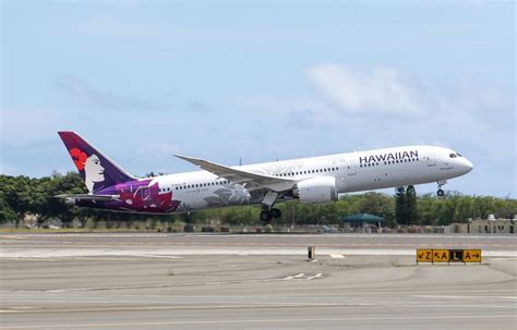 Hawaiian Airlines Boeing 787-9 taking off from Honolulu runway