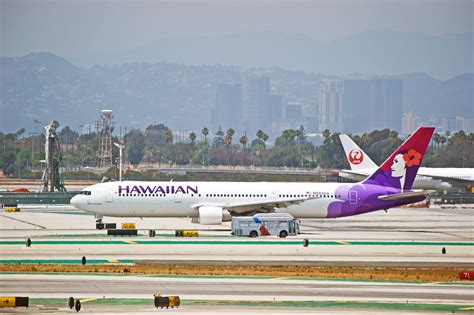 hawaiian airlines boeing over tahiti bora bora turquoise waters