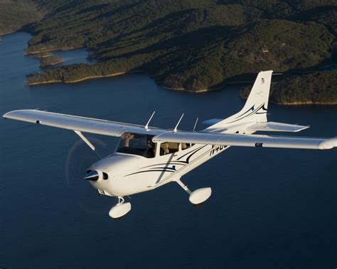 historic timeline of Cessna 172 aircraft variants