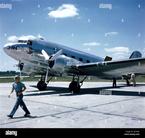 historical photo of Douglas R4D aircraft similar to the one involved in the 1981 crash