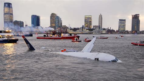 Hudson River emergency plane landing scene recreation from Sully