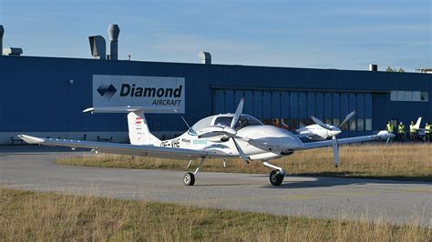 hybrid electric multi-engine aircraft Diamond HEMEP with Siemens partnership