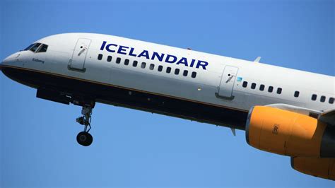 icelandair boeing 757 departing from denver international airport