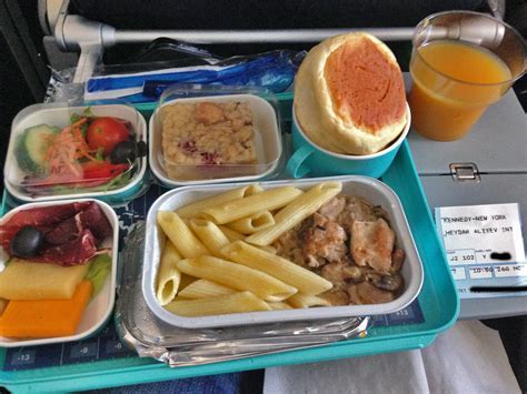 in-flight meal on pakistan international airlines