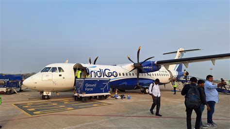 indigo airlines tarmac boarding with passenger queue in india