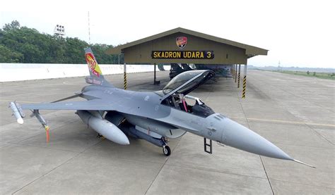 indonesian air force f-16 formation