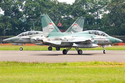 Indonesian Air Force ground crew servicing F-16 and Su-30 at Halim Airbase