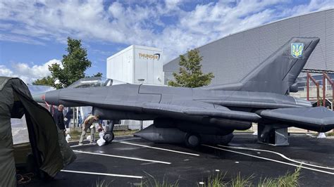 Inflatable decoy F-16 tactics Ukraine