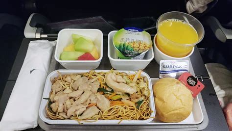 inflight gourmet meal in Cathay Pacific premium economy class