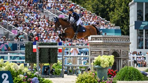 International showjumping horses in transit ahead of major competition