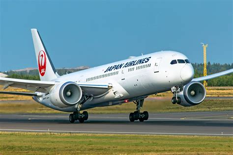 Japan Airlines 787-9 preparing for transpacific departure from Seattle
