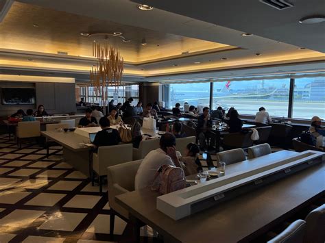 Japan Airlines Sakura Lounge Los Angeles Japanese buffet and seating