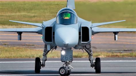 Jas-39 Gripen E taxiing at a Swedish Air Force base