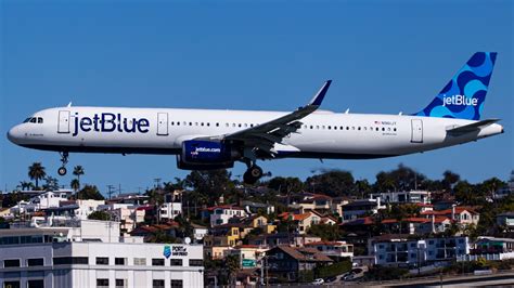 jetblue a321 on tarmac at newark airport with city skyline backdrop