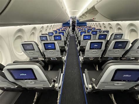 JetBlue Airbus A220-300 economy cabin 2-3 layout