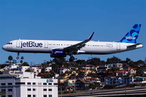 JetBlue Airbus A321 at San Diego International Airport