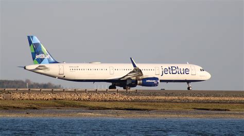 JetBlue aircraft taxiing at Palm Beach International Airport runway