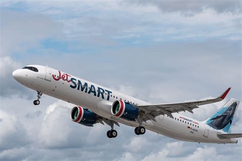 JetSMART Airbus A321 on tarmac at Santiago International Airport