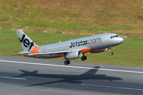Jetstar Airbus A320 during boarding at Brisbane Airport