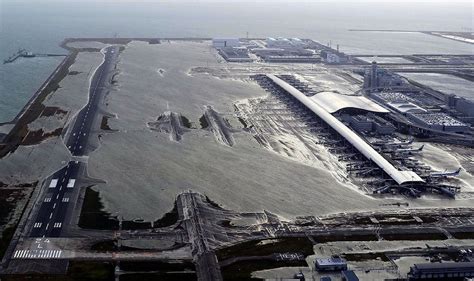 Kansai Airport Flooded by Typhoon Jebi, 5,000 Stranded