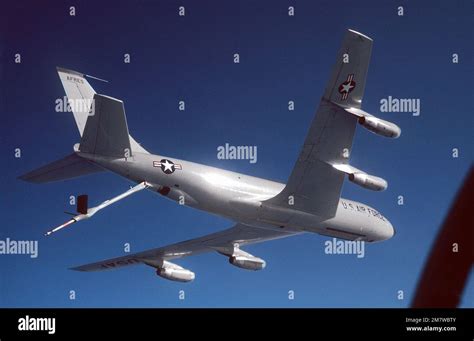 kc-135 refueling f-15 eagle midflight fuel boom connection