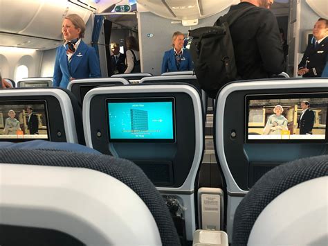 klm 787 premium comfort cabin interior highlighting luxury recliner seats