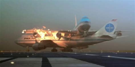 KLM and Pan Am 747s at Tenerife airport moments before the disaster