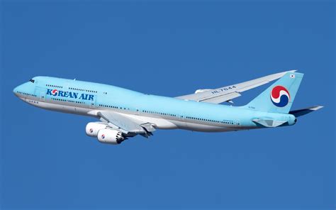 Korean Air Boeing 747-8i on final approach at Los Angeles International Airport