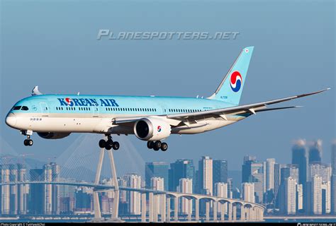 Korean Air Boeing 787 Dreamliner during long-haul flight operations