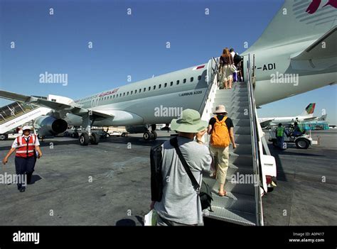 lift airline passengers boarding in cape town