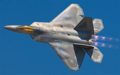 Lockheed Martin F-22 Raptor executing high-G turn with vapor cone