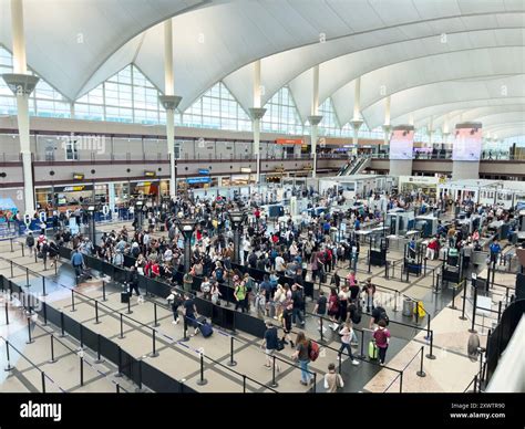 long TSA checkpoint lines at US airport during shutdown