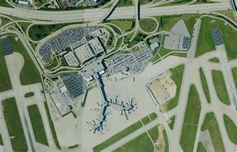 Louisville SDF airport passenger aircraft departing Kentucky with international route potential
