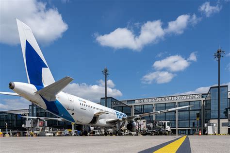 low cost carrier aircraft at major international airport terminal
