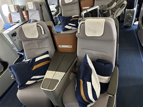 Lufthansa Airbus A340-600 first class cabin interior suites
