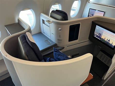Lufthansa Allegris Extra Long Bed business class seat 86-inch lie-flat sleeping surface Airbus A350