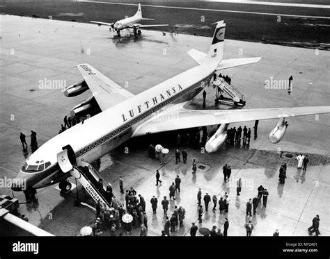 Lufthansa Boeing 707 Hamburg Airport Fuhlsbüttel 1960 jet age Germany