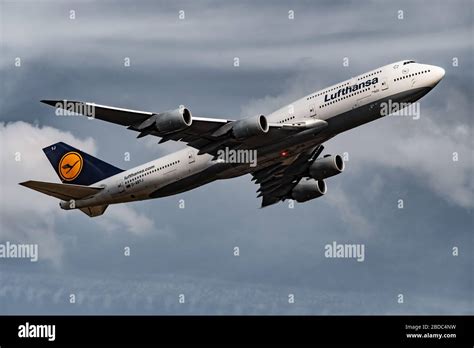 lufthansa boeing 747-8i departing frankfurt runway