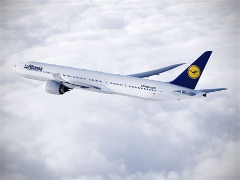 Lufthansa Boeing 777-9 in final livery during pre-delivery taxi trials