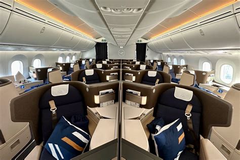 Lufthansa Boeing 787 cabin passengers boarding transatlantic flight
