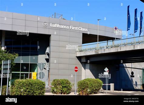 Lufthansa First Class Terminal Frankfurt Airport chauffeur aircraft transfer