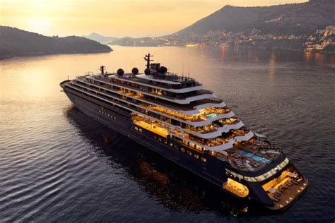 luxury yacht cruise on the Hudson with sunset view of skyline and bridges