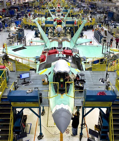 Map showing U.S. supplier locations contributing to F-22 production